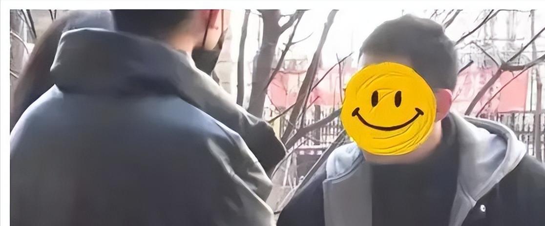 女子出轨搞暧昧被男友发现,女子和男闺蜜聊天被男友发现