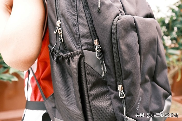 多特学生书包视频,多特背包背娃