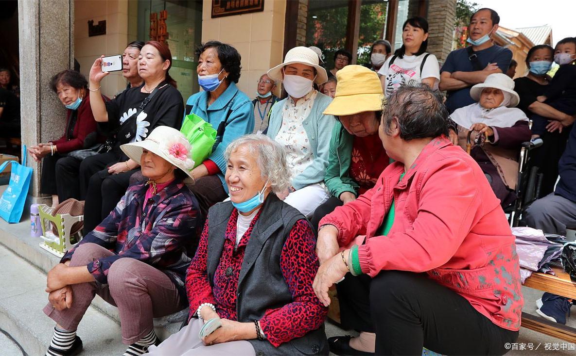 儿媳坐月子婆婆却出门旅游,儿媳坐月子期间婆婆尽心尽力照顾