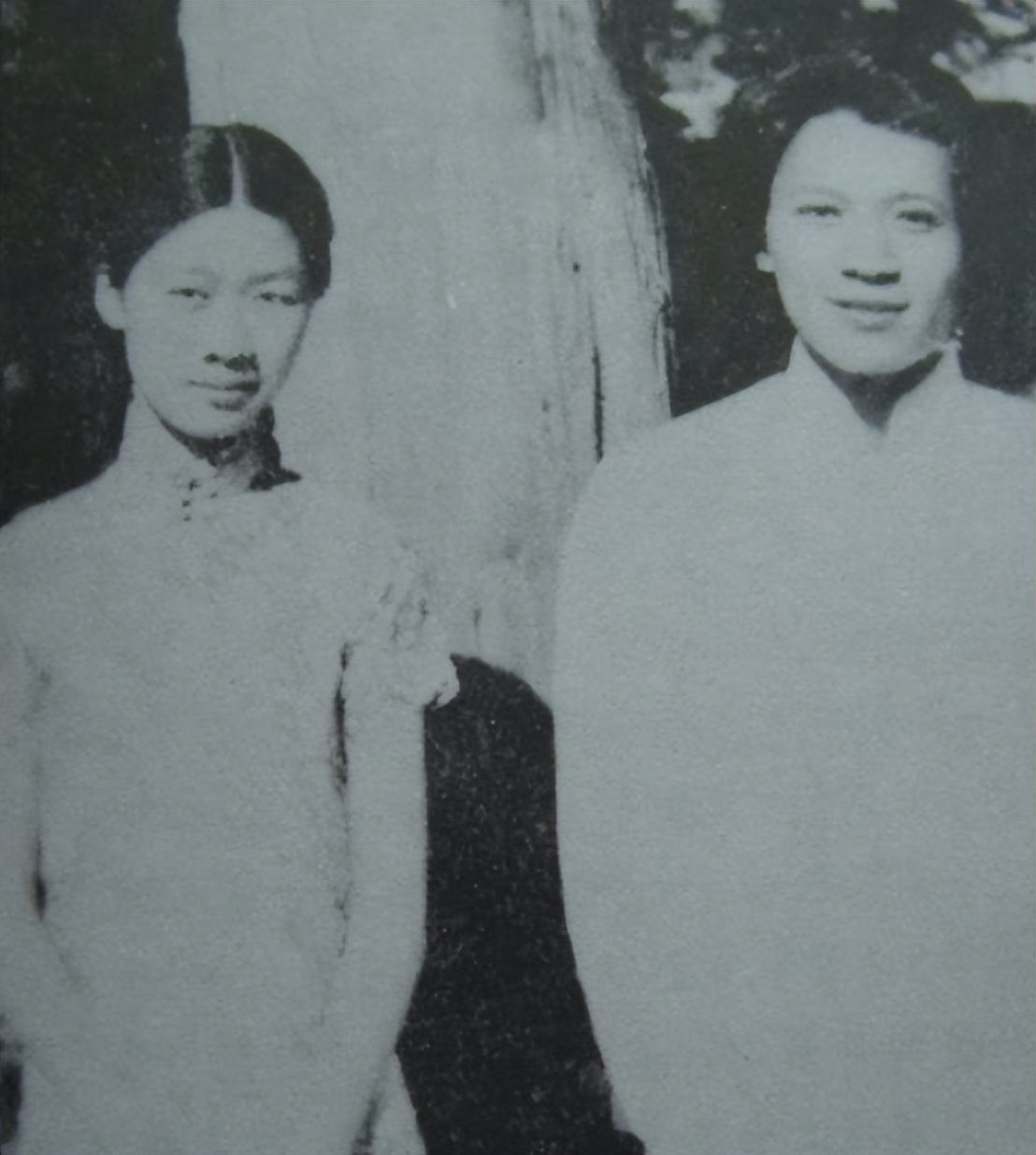 怒骂蒋介石是狗的叶公超，娶燕大校花出轨堂妹，后来怎样了？