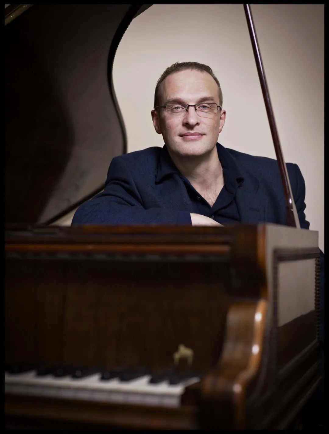 巴特·冯·奥特以三把珍贵古钢琴奏响费尔德肖邦《夜曲》