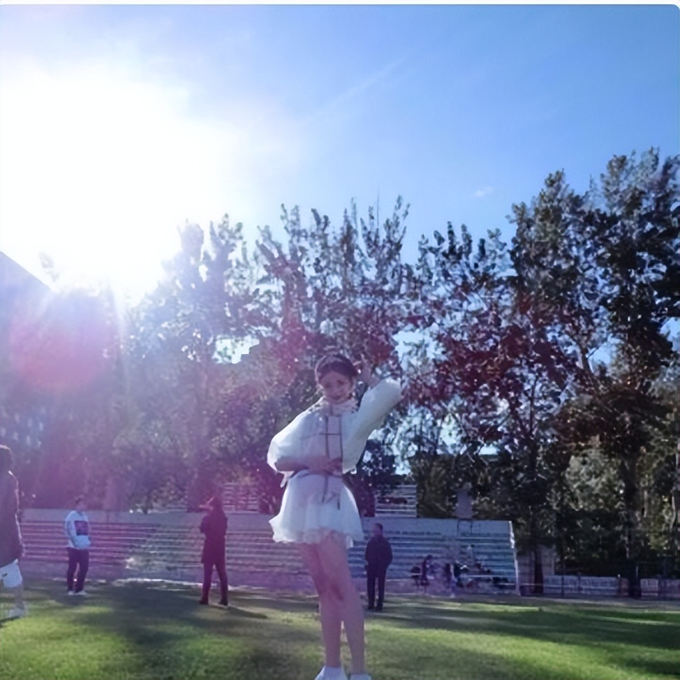 与川普女儿是校友，百亿千金却穿平价卫衣，喜欢和平民子女交朋友