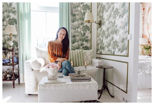 31岁“大姑娘”买下23㎡蜗居，小家切两半做客厅卧室：也太舒服了