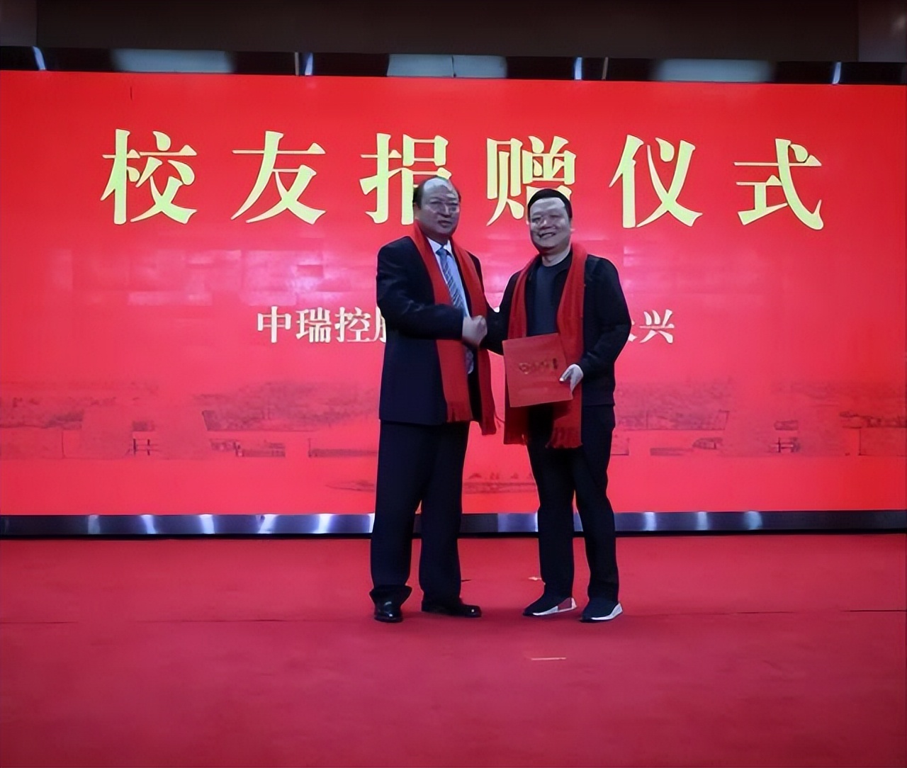 低调的安阳首富万永兴：29岁辞职创业，身家65亿，向母校捐款1亿