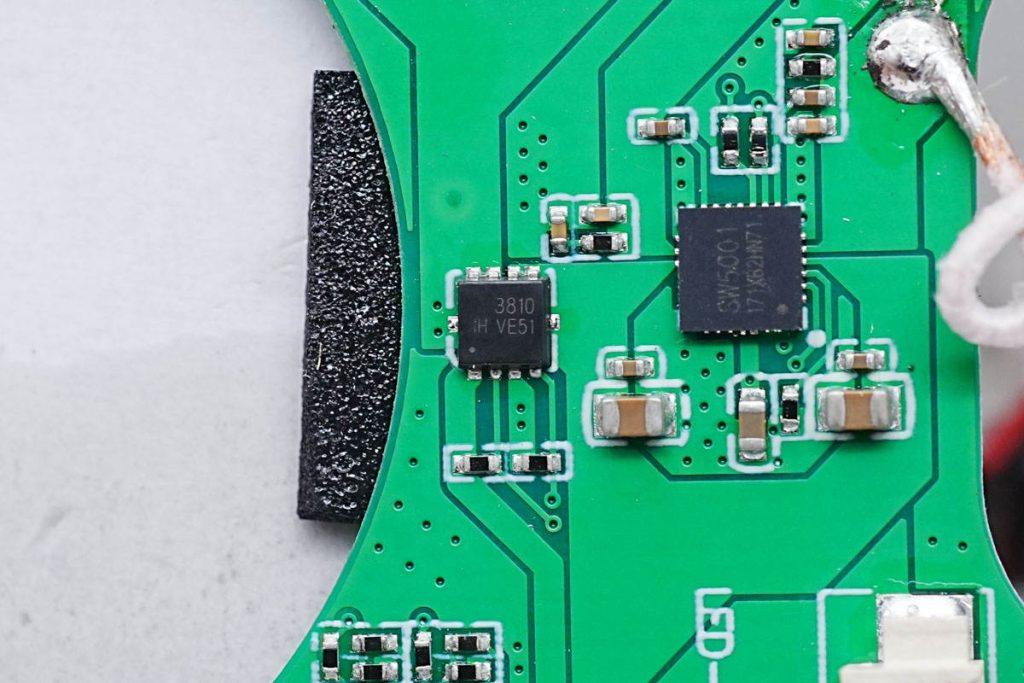 磁吸无线充电宝拆机测评,苹果原装磁吸充电器拆解