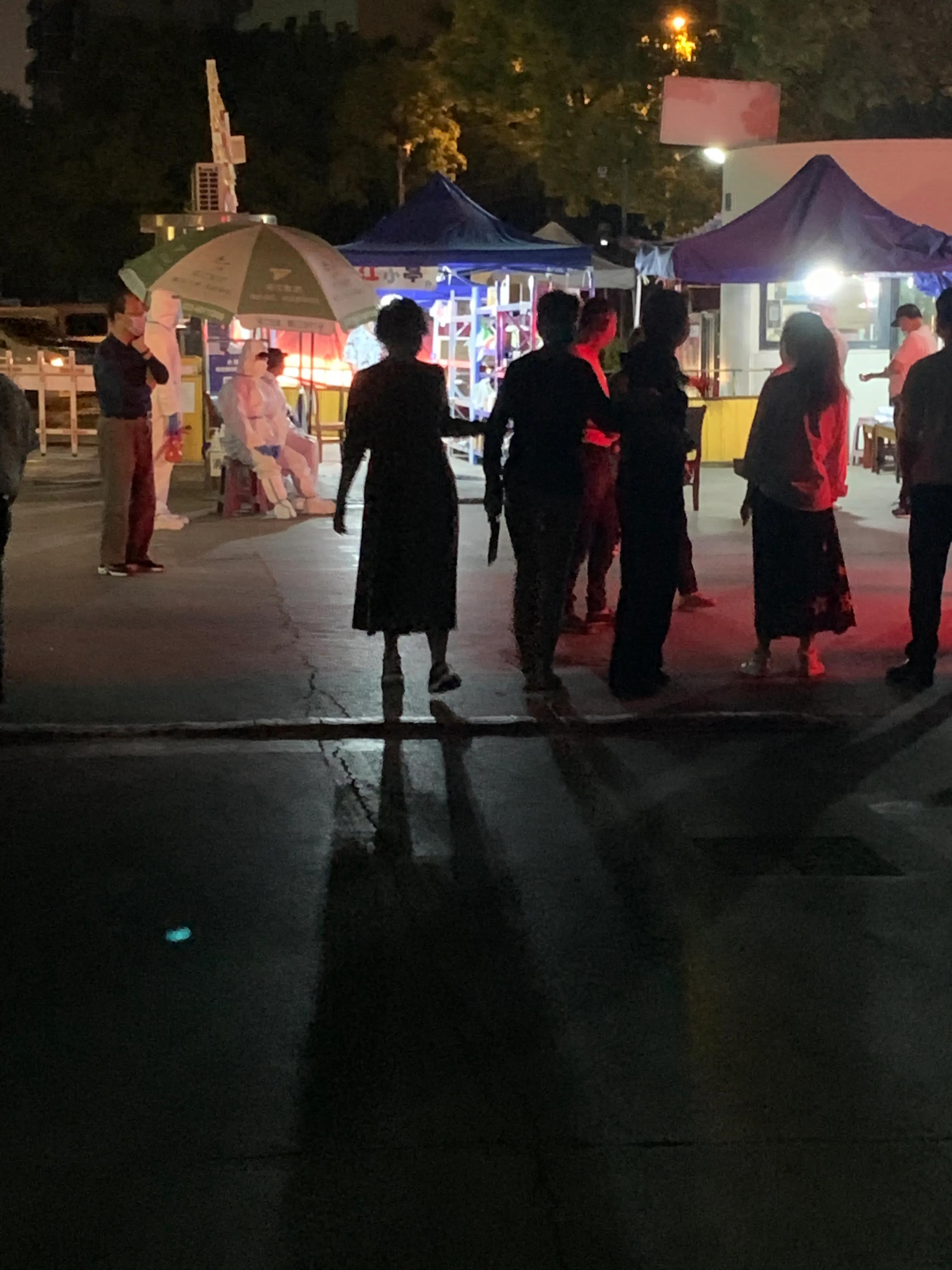 疫情期间小区卖菜,疫情封控区是否允许摆摊卖菜