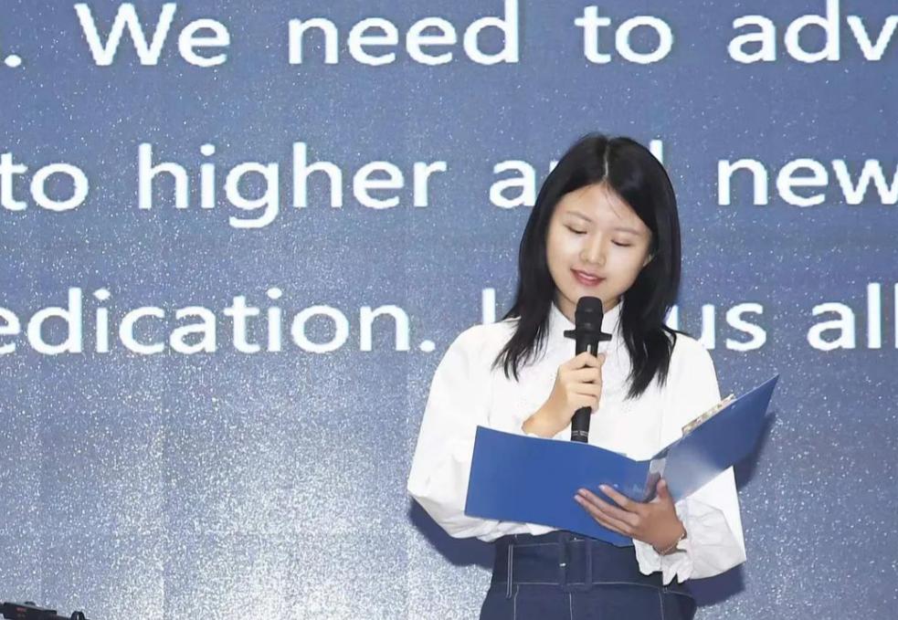 双耳失聪靠唇语考上清华博士,双耳失聪靠唇语考上清华女博士