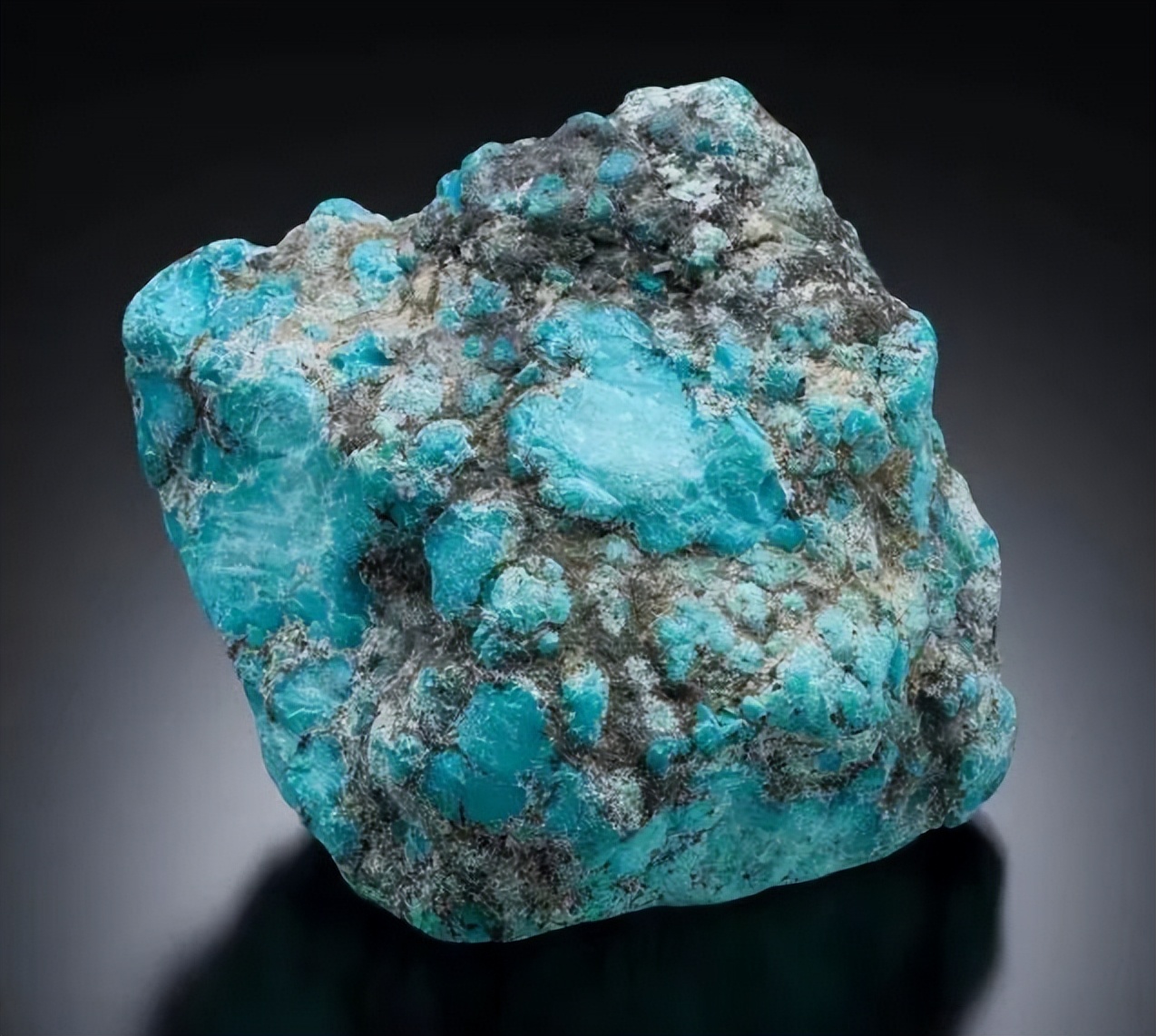 谁说绿松石是老古董？它可是新季大牌高珠的镇场正C位