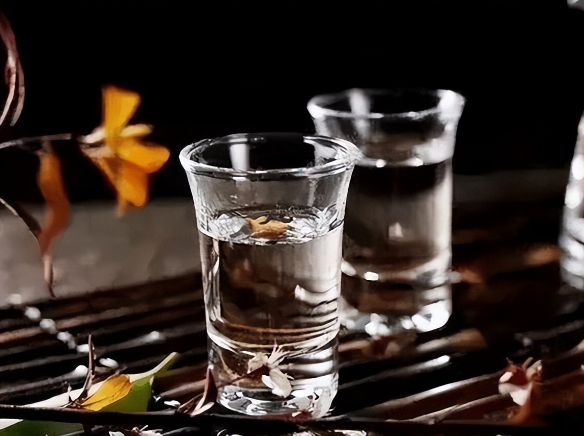 瓶身只有一个标志的酒,瓶身标记