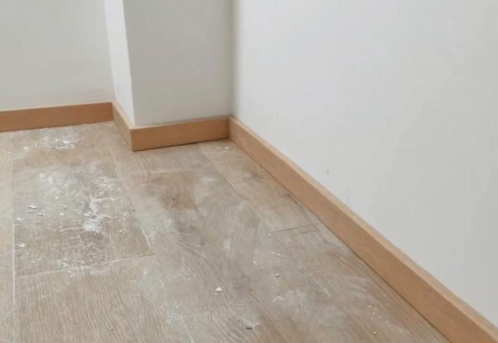 踢脚线材质怎么会是绿颜色,踢脚线材质怎么搭配