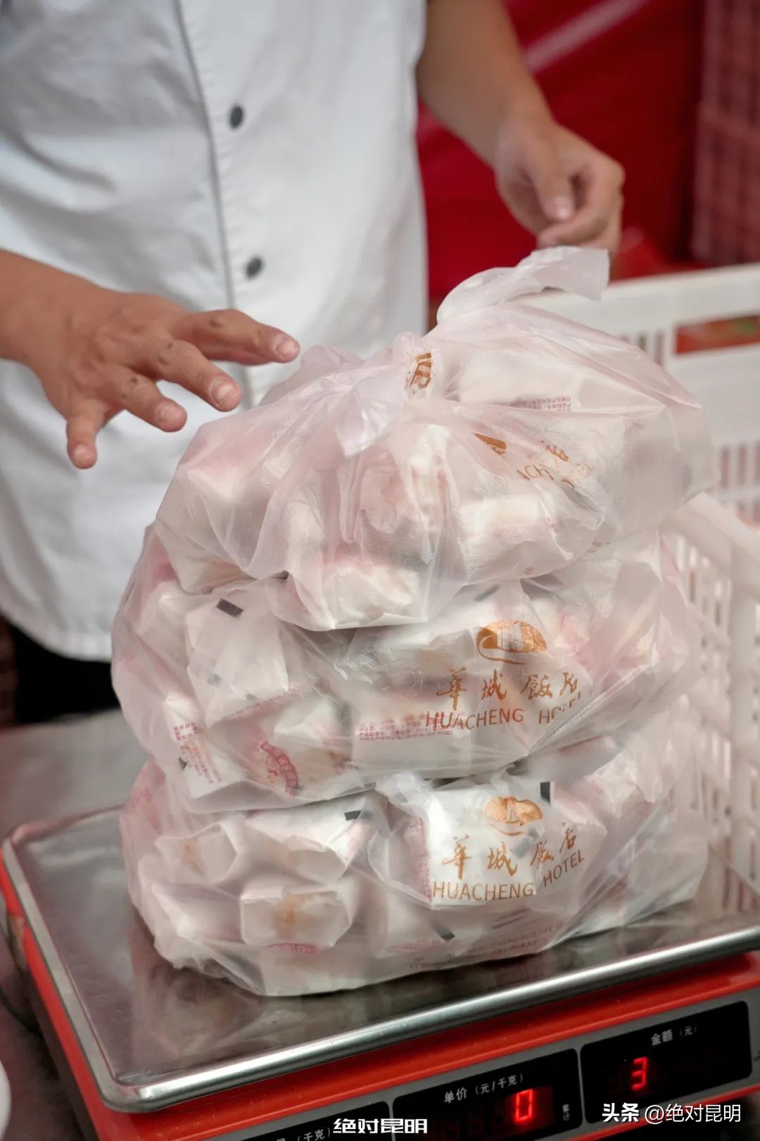 中秋节时妈妈买了许多月饼,中秋妈妈给我寄了一箱月饼