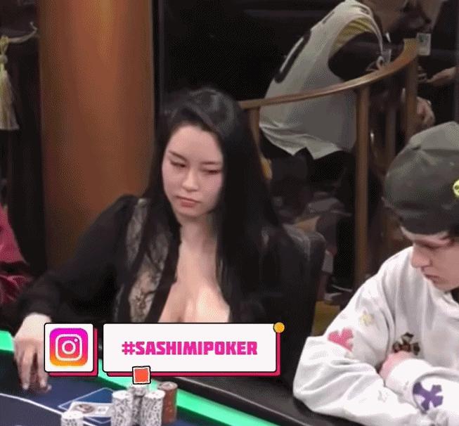 女牌手*点露**干扰对手获胜引争议，结果其实是件假胸紧身衣