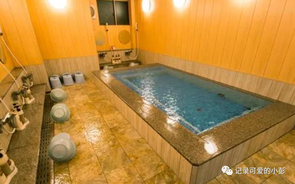 5岁女孩跟爸爸浴池洗澡后,每天说屁屁疼,医生检查后妈妈后悔了