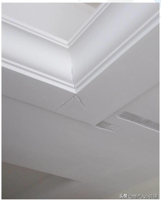 天棚开裂用什么方法修补最好,天棚腻子开裂要掉下来了