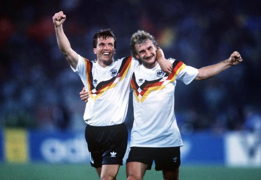 斯内德世界杯决赛两次直塞,跟斯内德同时期的荷兰前腰