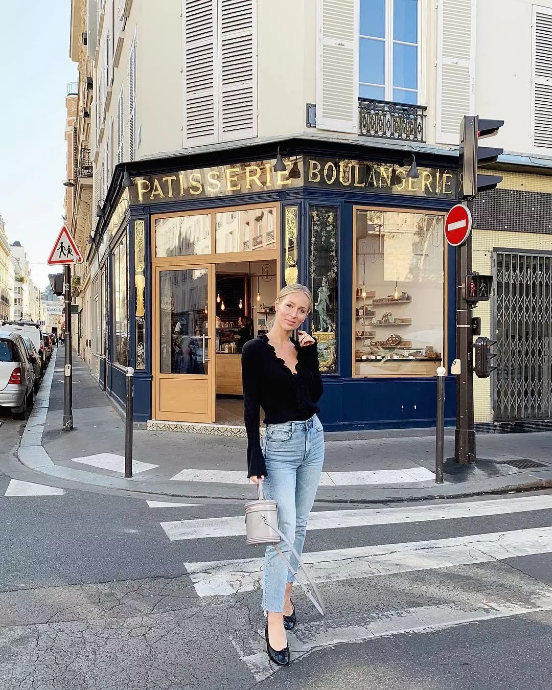 奶奶鞋和老爹鞋哪个好搭配 (奶奶鞋怎么搭配好看最新款)