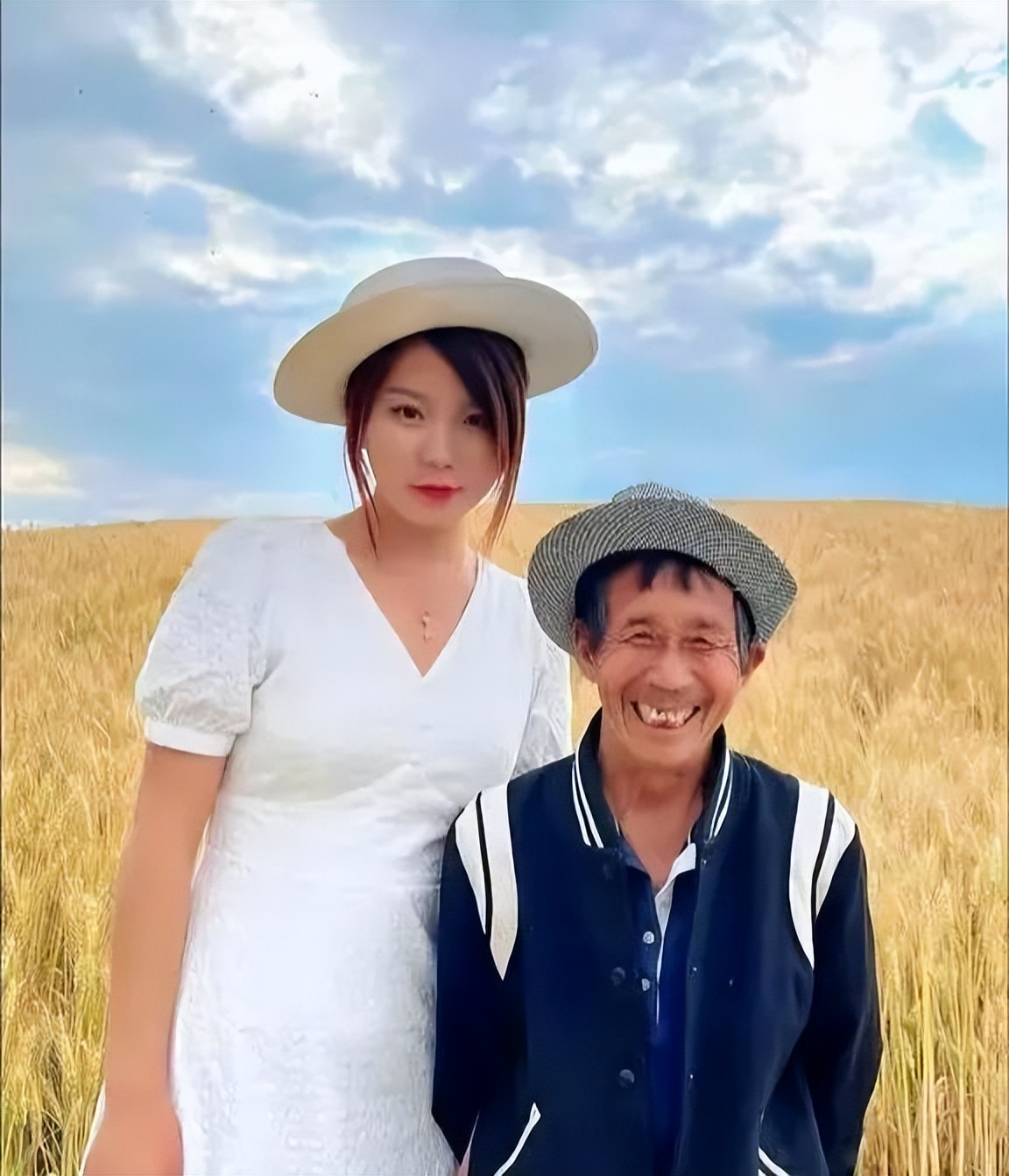 带养父旅游的河南女孩现状,女孩被抛弃养父母靠捡破烂养她