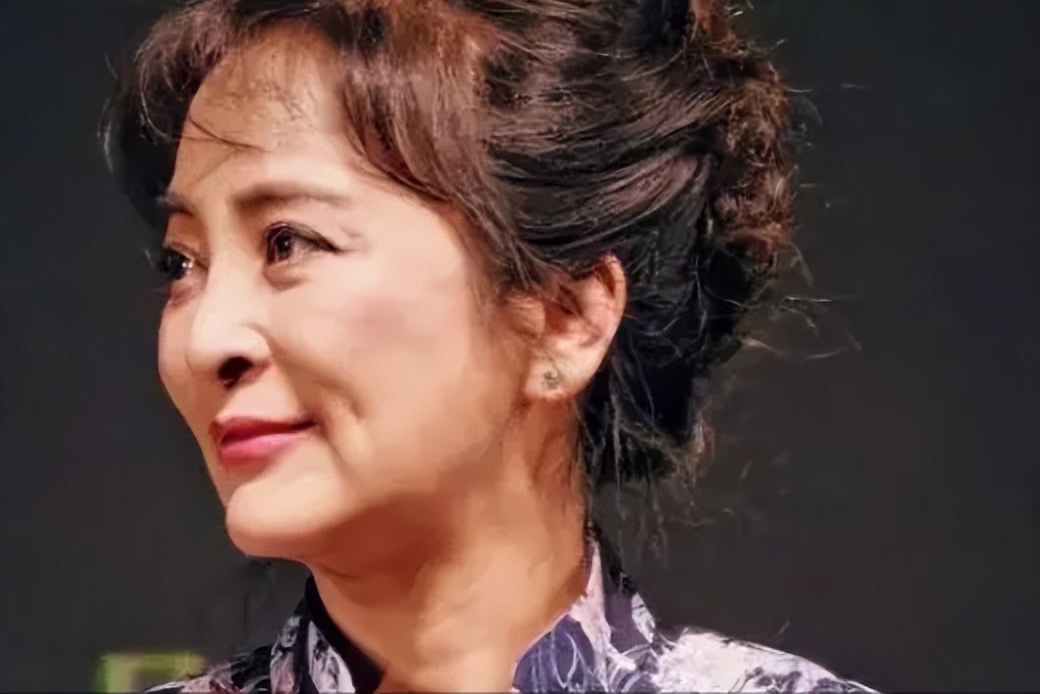 8位晚年移居国外的老牌明星,年轻出国享受晚年回国养老的明星