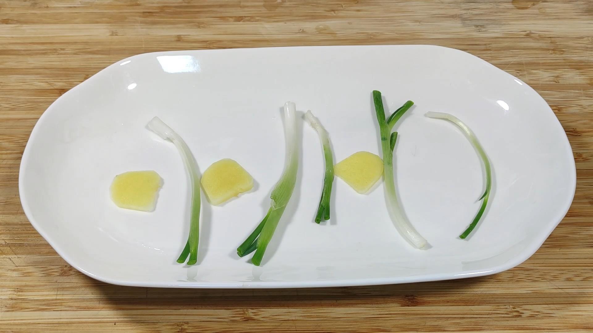 清蒸鲈鱼之前需如何处理一下,清蒸鲈鱼好吃的秘诀