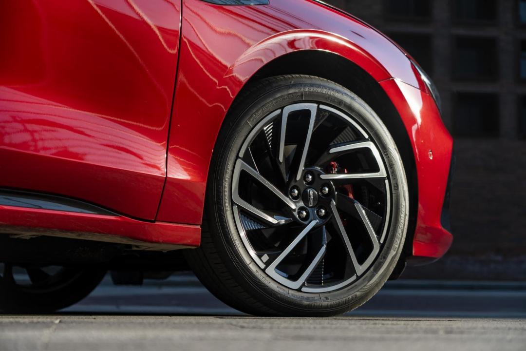 新款林肯z试驾,22款林肯z银色试驾