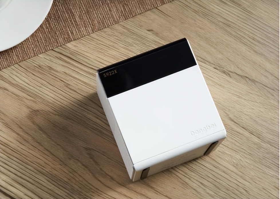 移动电视机顶盒和小米盒子哪个好,电视盒子和网络机顶盒有什么区别