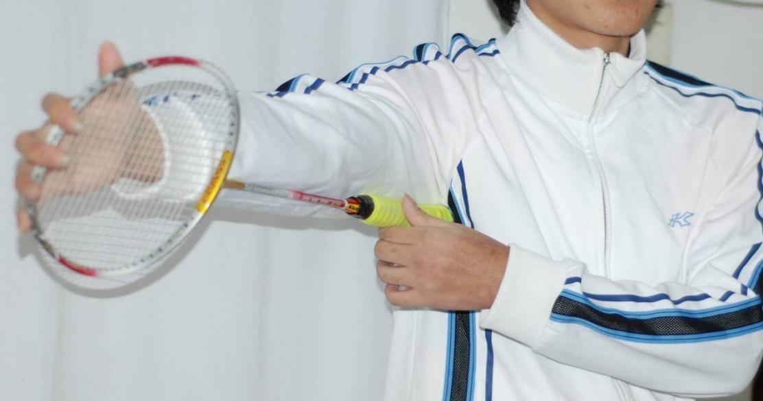 羽毛球初学者适合用几磅的拍,羽毛球初学者球拍小孩