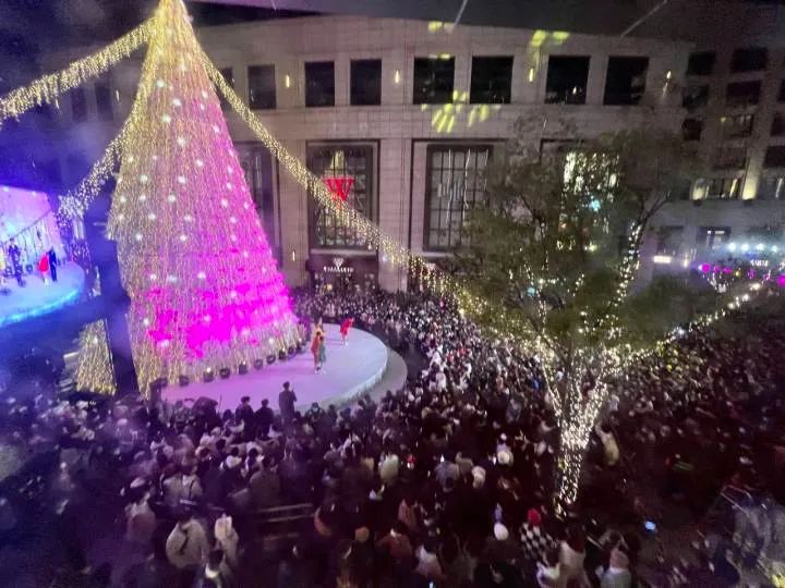 烟火气回来了！​杭州街头数万人喊响新年倒计时【新闻早七点】