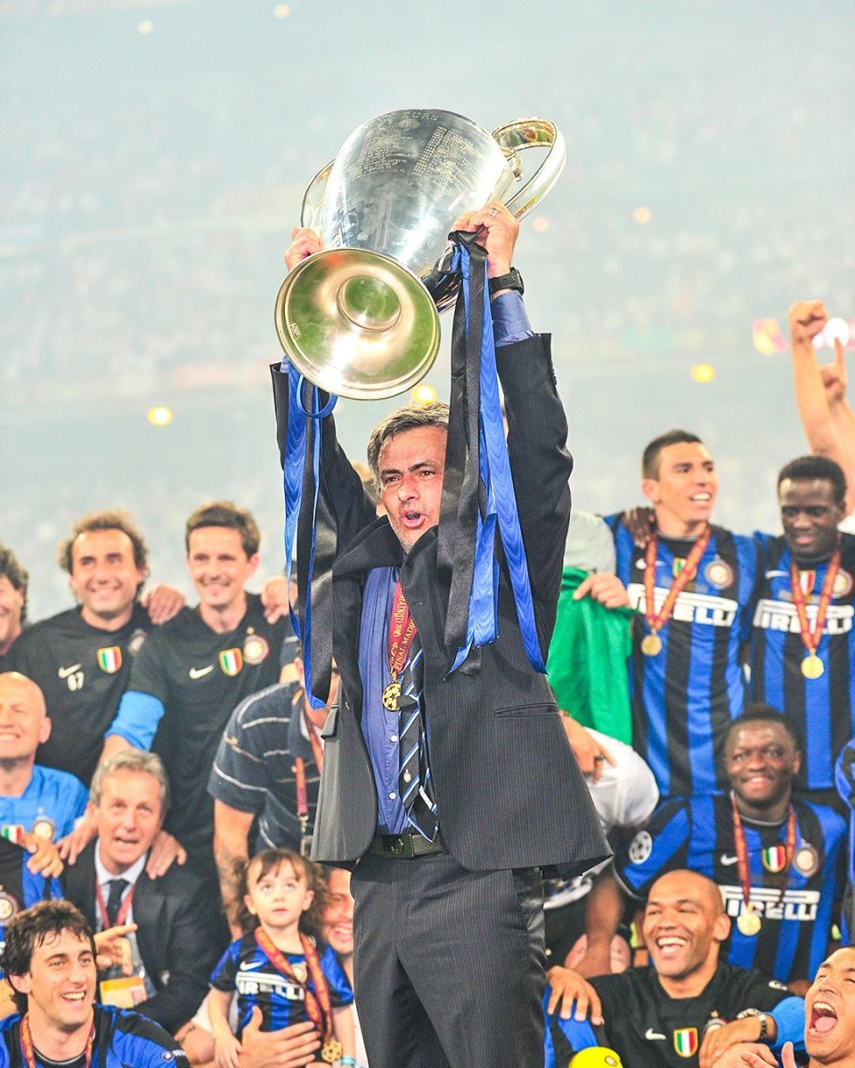 穆帅欧战决赛历史,2010欧冠决赛穆帅经典场面