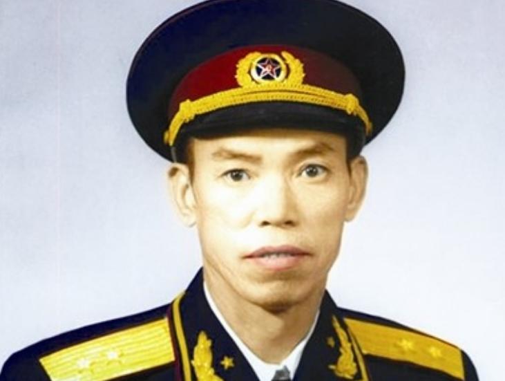 郭忠田排长消灭215个美军，全排零伤亡，秘诀是人手一把小铁锹