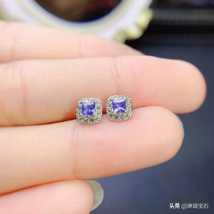 S925银莫桑石六爪耳钉,925银莫桑石耳饰耳钉50分1克拉