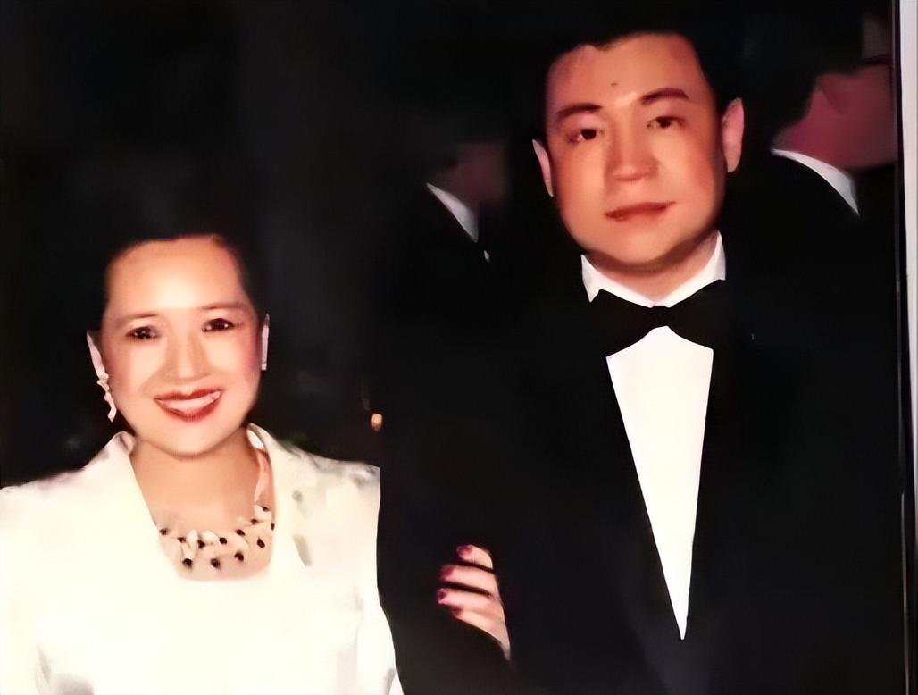 宝咏琴离婚时多少岁,宠夫大结局