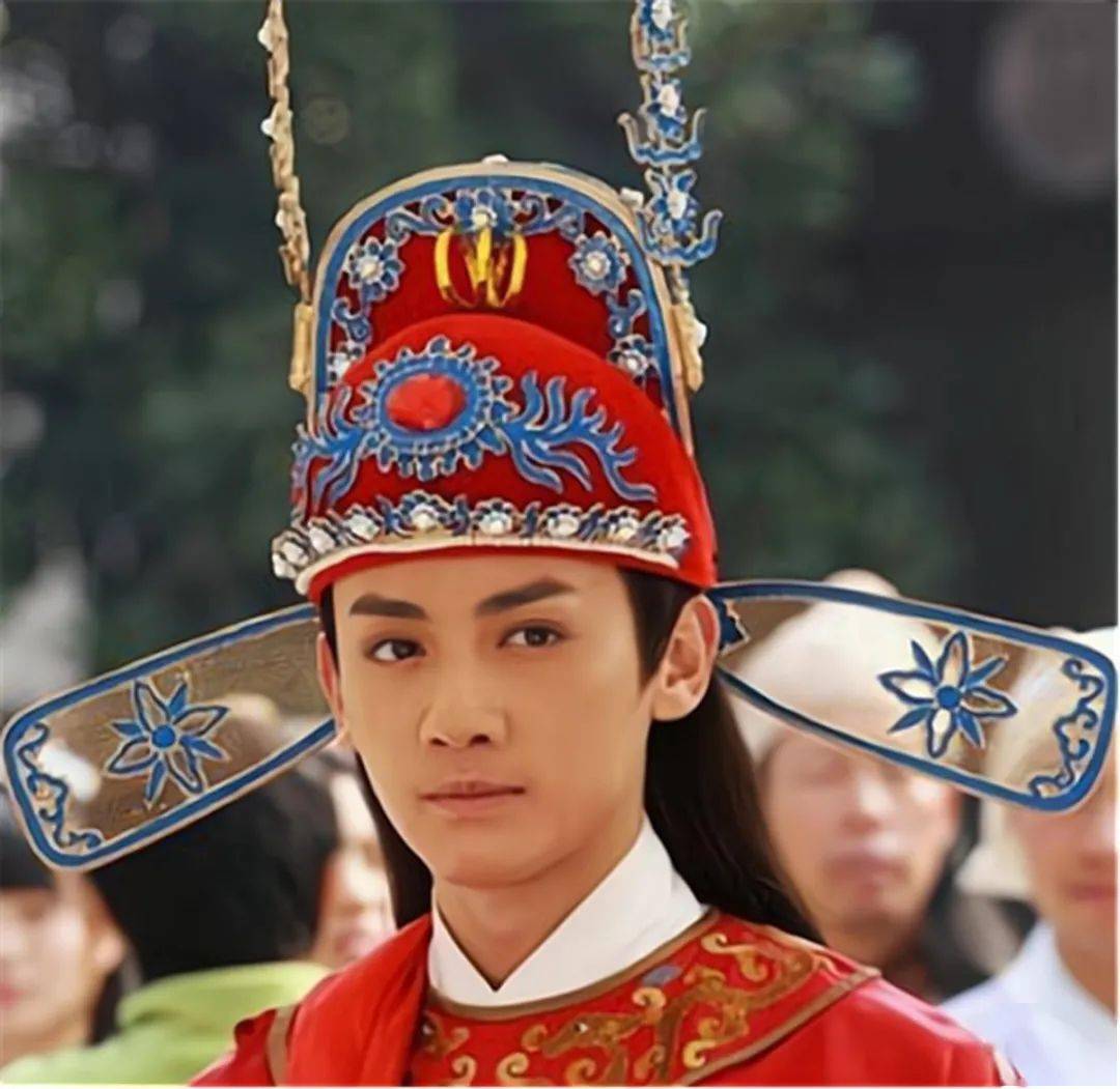 是不是所有人本命年必须穿红色,为什么有的人本命年不能穿红色