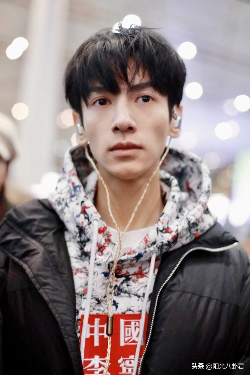 双腿细似竹竿，体型堪比纸片，内娱男星的审美真是太“畸形”了