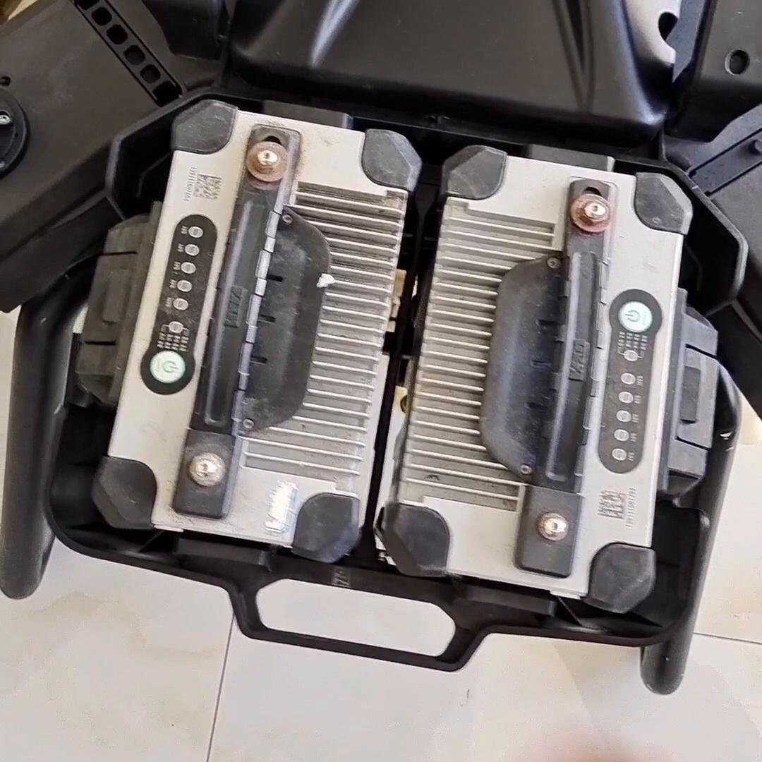 极飞p100电池插上不能开机,极飞p100电池红灯双闪