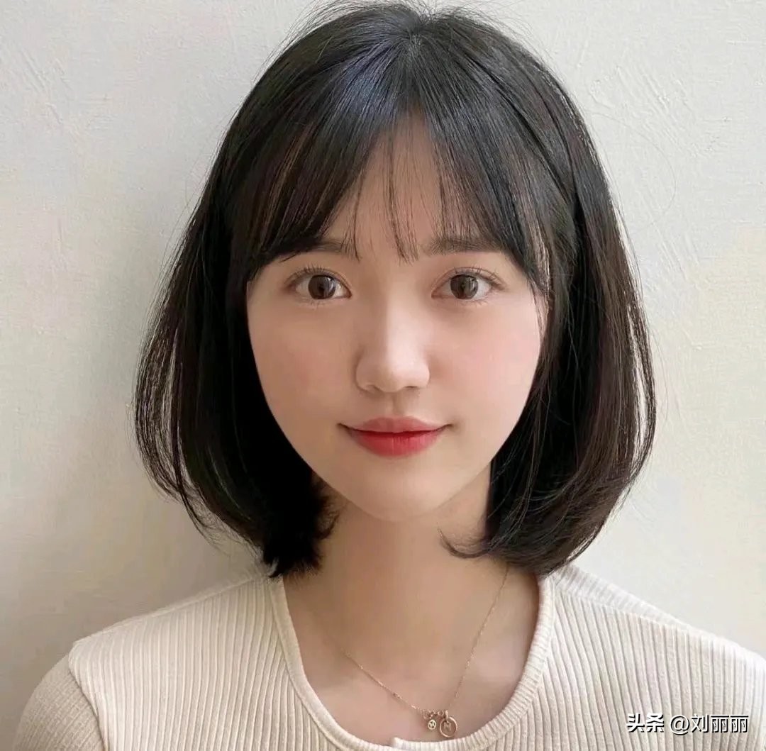 最新发型简单大方时尚又减龄,2020新潮发型精致发型