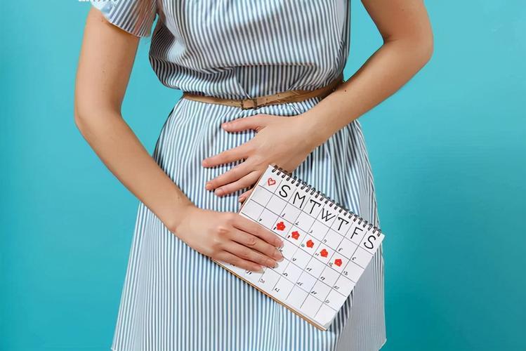 来姨妈时，排出像“肉”一样的血块，正常吗？妇科医生道出实情