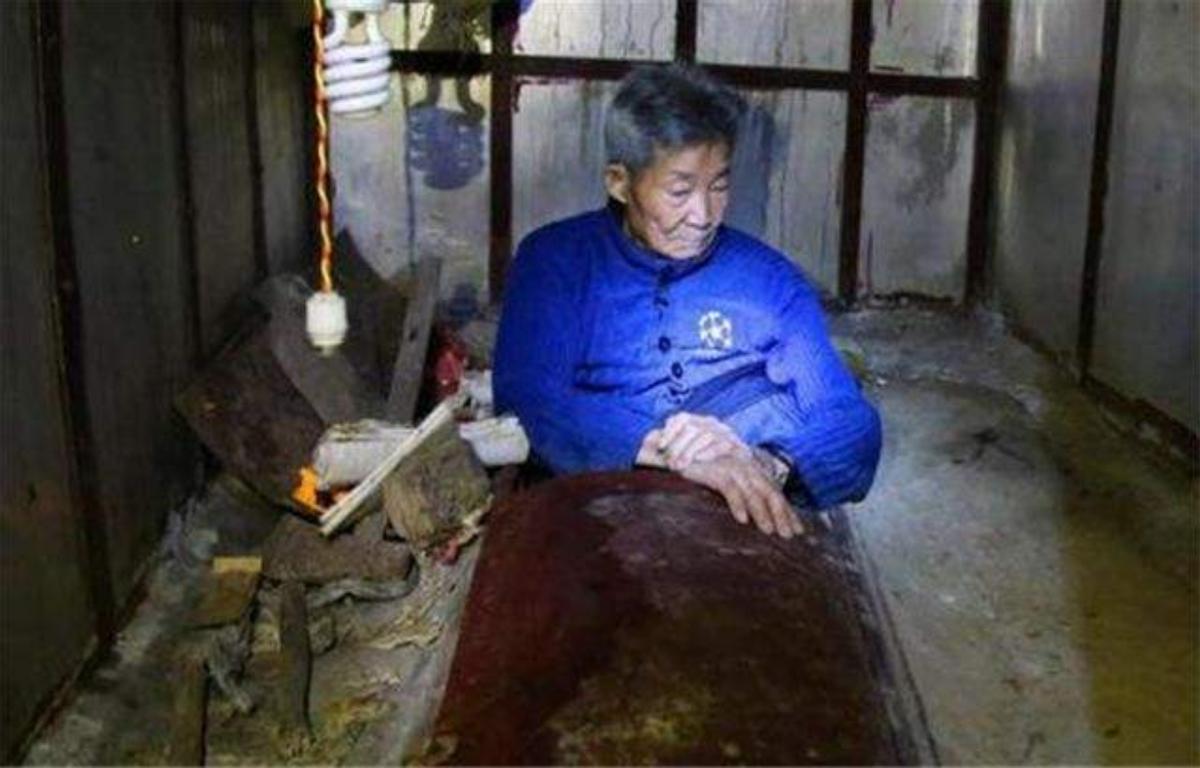 湖南大山里面住着一户人家,湖南大山有活人墓吗