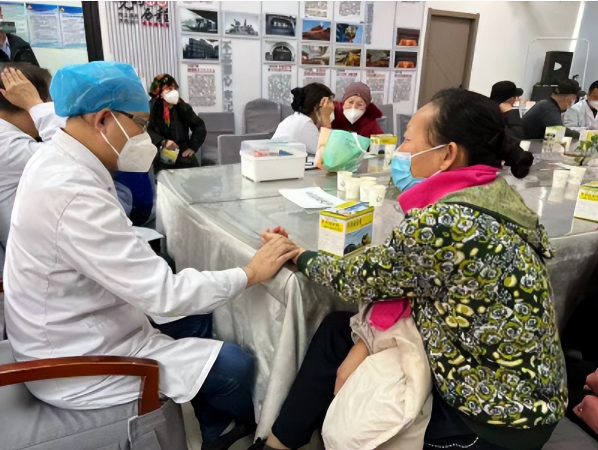 健康义诊进社区温馨服务暖人心,家门口的中医馆爱心义诊