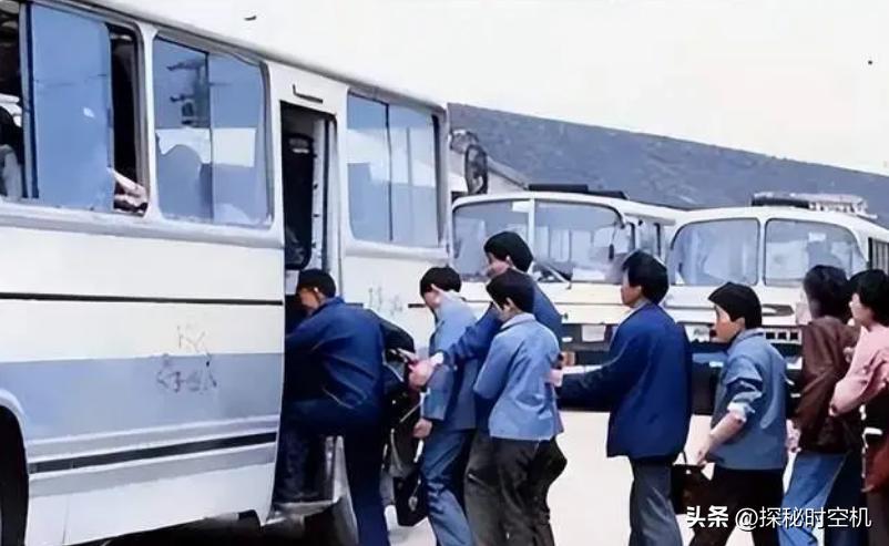 1994年，江苏大巴车2名女孩遭8人性侵四小时，全车40人无一反抗
