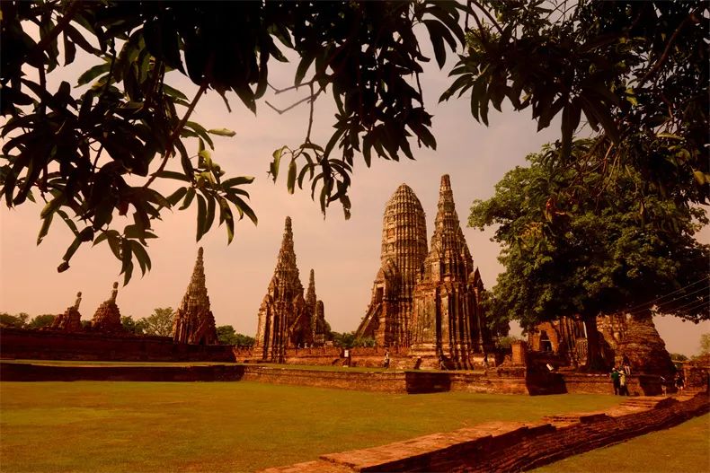 乘坐高铁出国游探秘老挝,自驾游老挝泰国新政策是什么呢