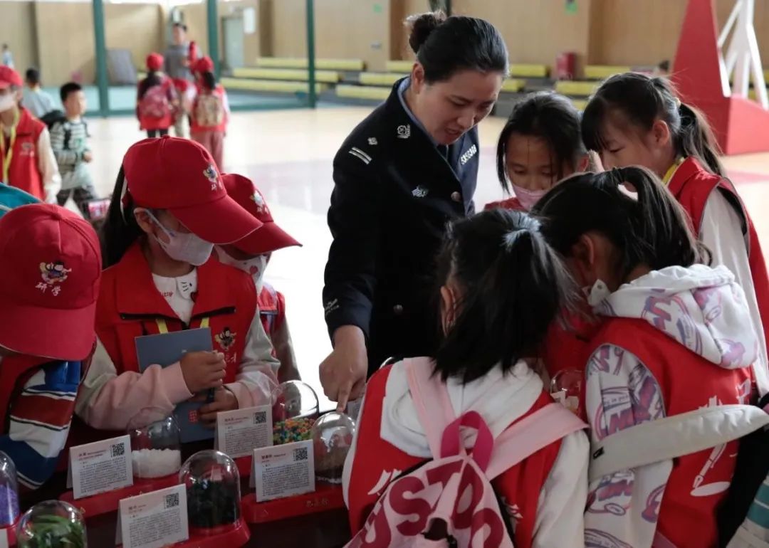小记者出去研学,小记者10月1日外出研学活动