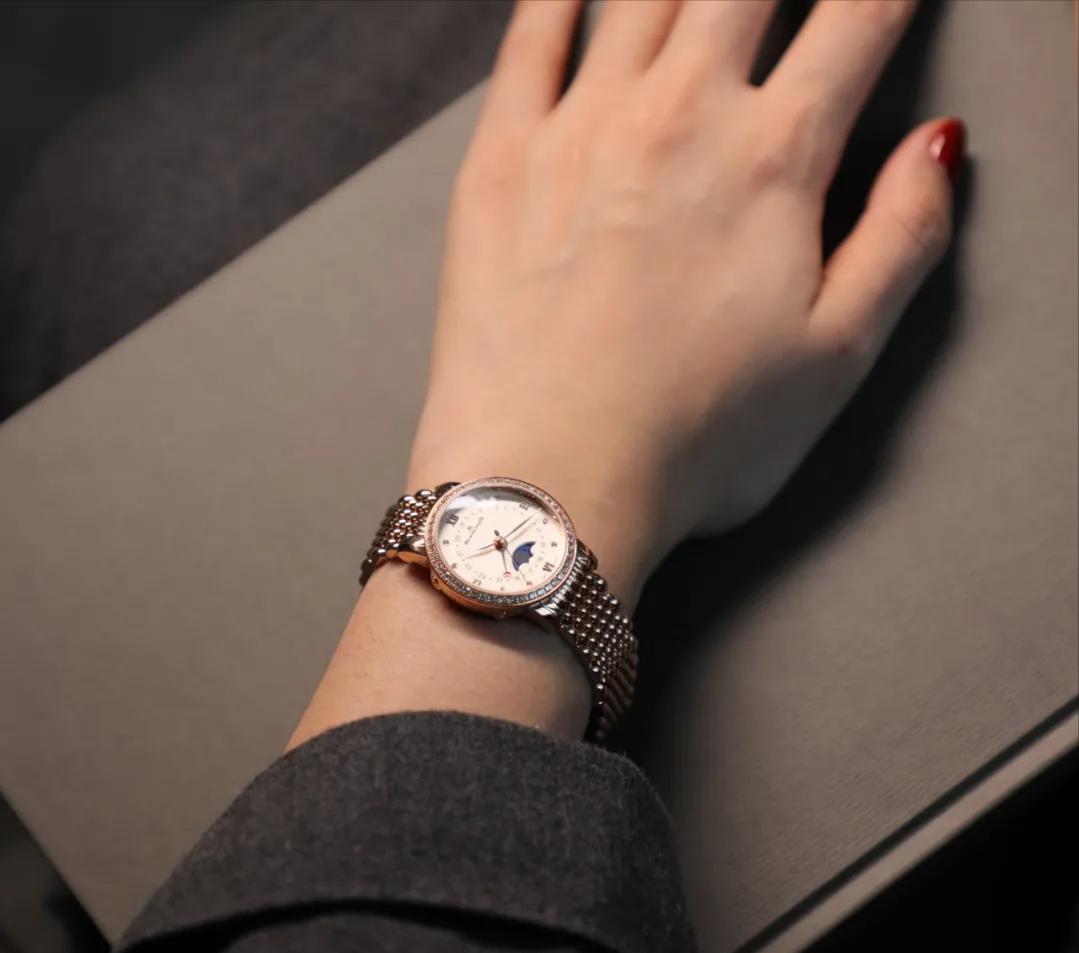 防水300米的潜水表可以戴着游泳吗,100米的潜水表可以潜水吗