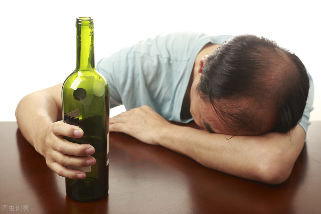 一个人醉酒的文案,醉酒文案短句朋友圈