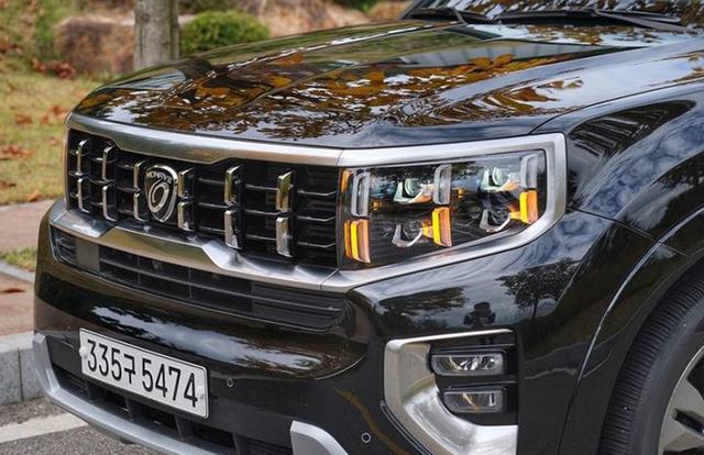 新款国产福特探险者实车再次现身,探险者3.5t途昂530现代v6哪个好