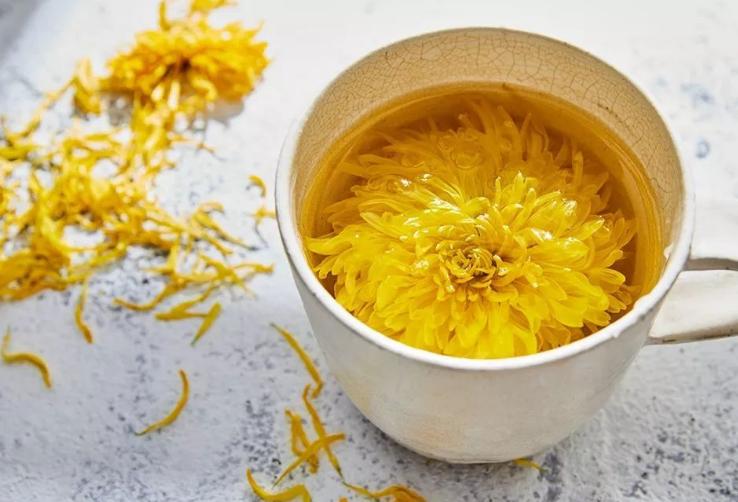 40岁的女人喝什么对皮肤好,女人气色好喝什么水