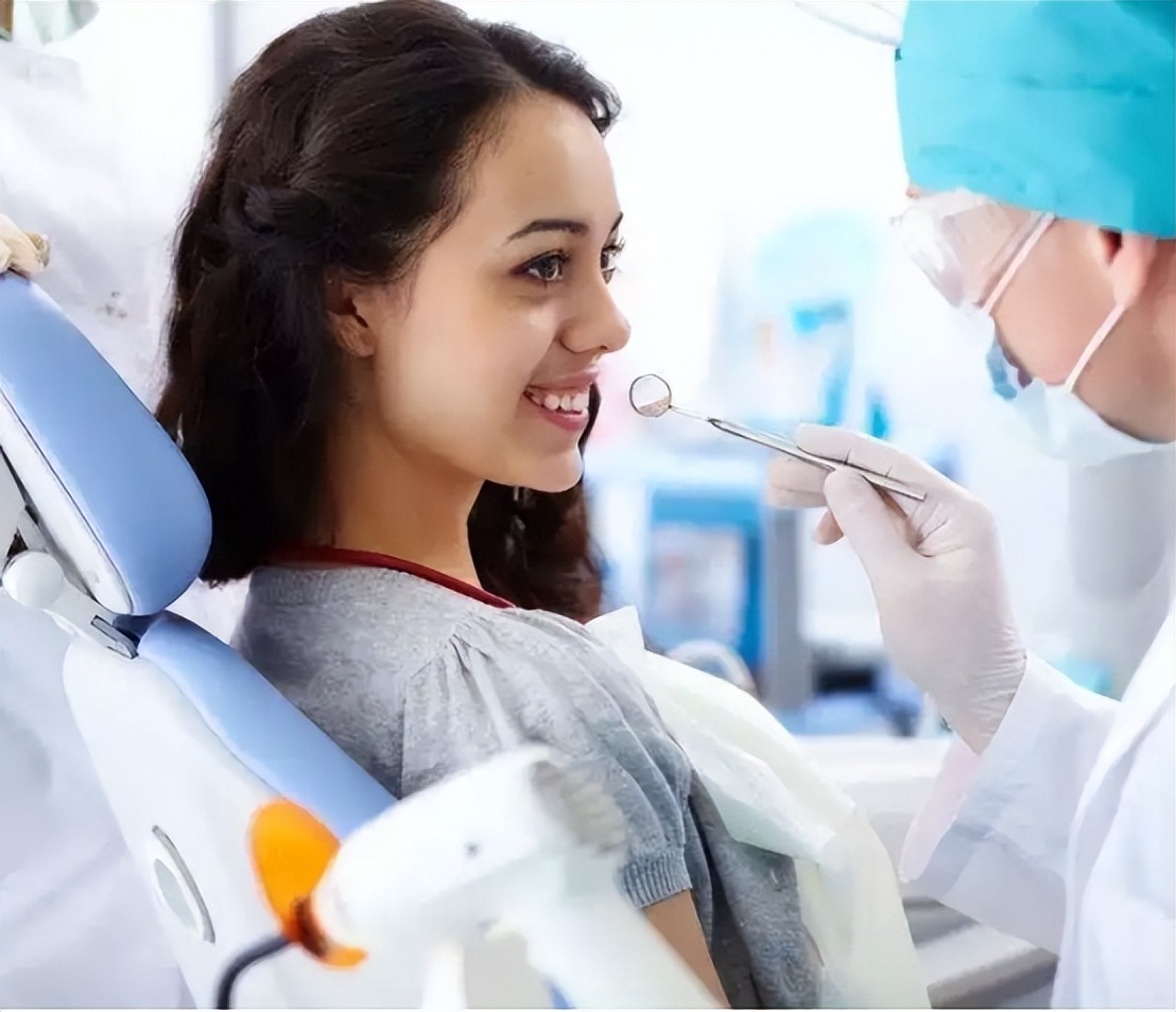 让牙齿变白的几种刷牙法,牙齿又黄又臭教你一招刷牙