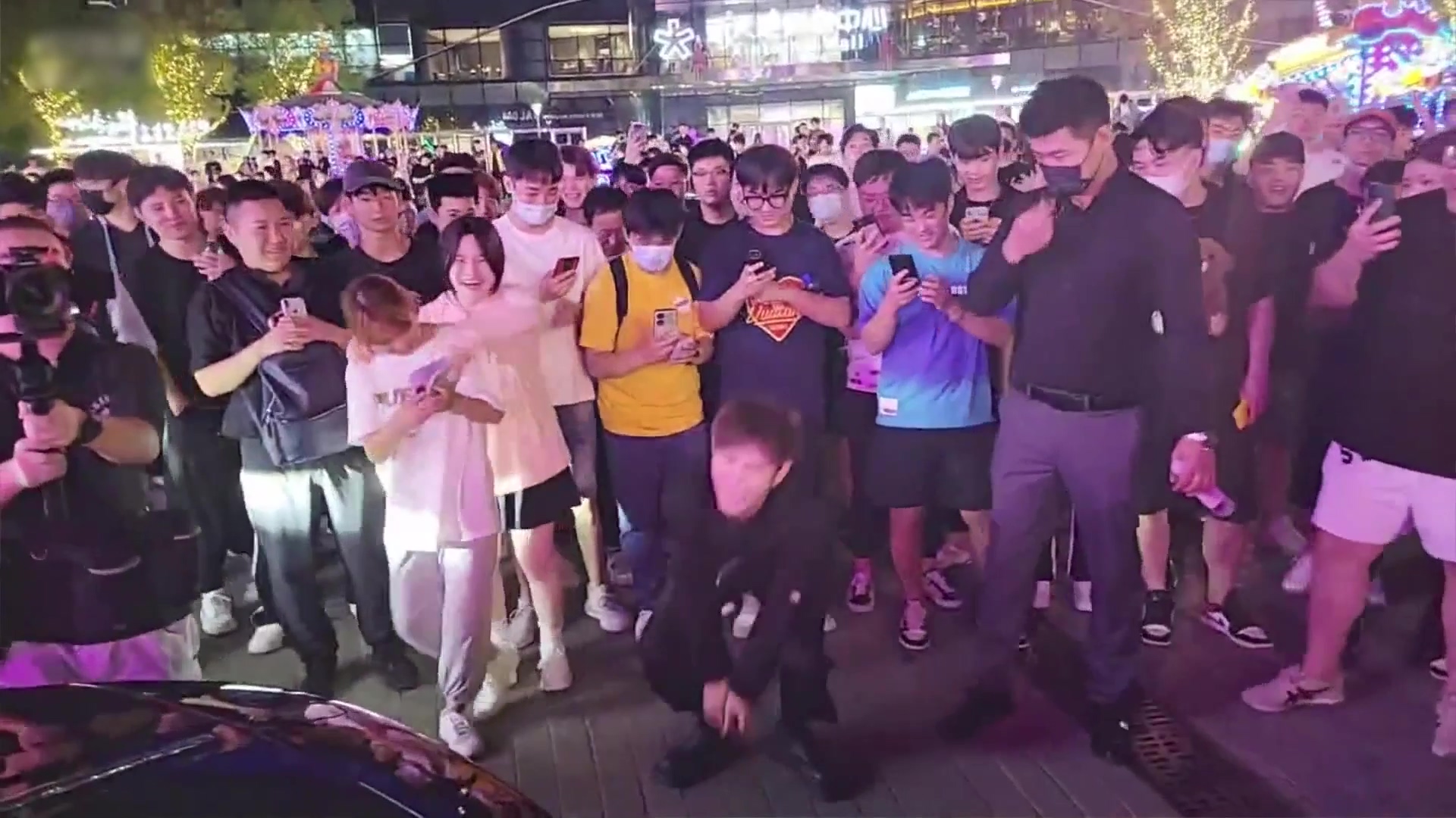 童锦程酒吧开业场面,童锦程酒吧开业震撼场面