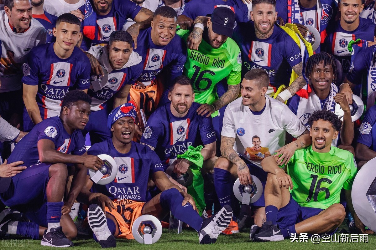 梅西回到阿根廷上飞机场景,梅西的私人飞机抵达阿根廷