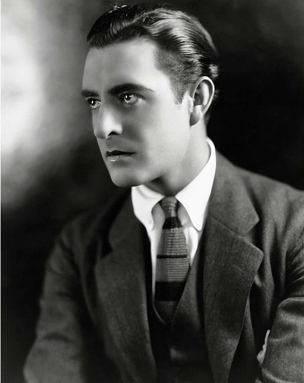 浮华浪荡*欲肉**横流，荒唐又华丽的演艺圈尺度大揭秘