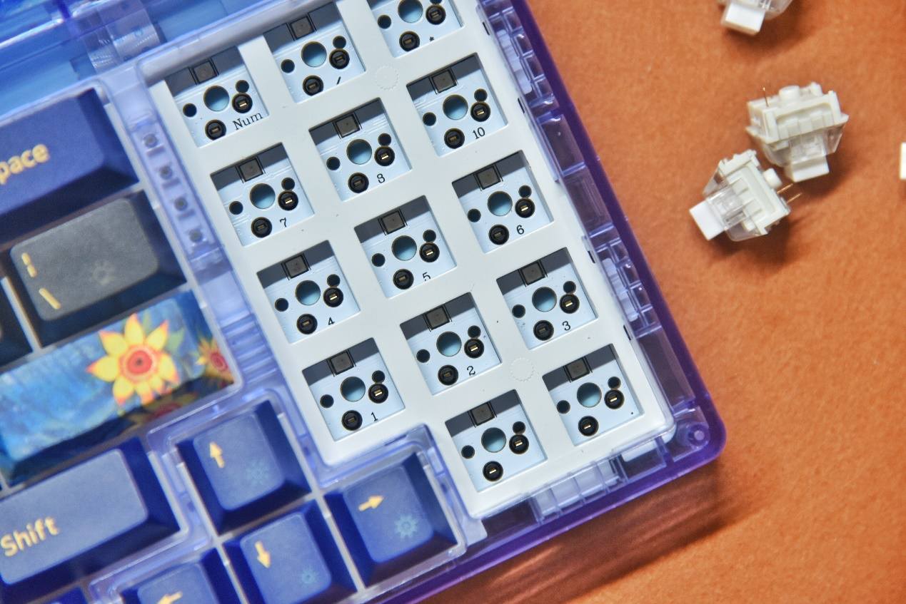 机械键盘青轴108圈rgb灯效推荐,rgb机械键盘性价比推荐红轴